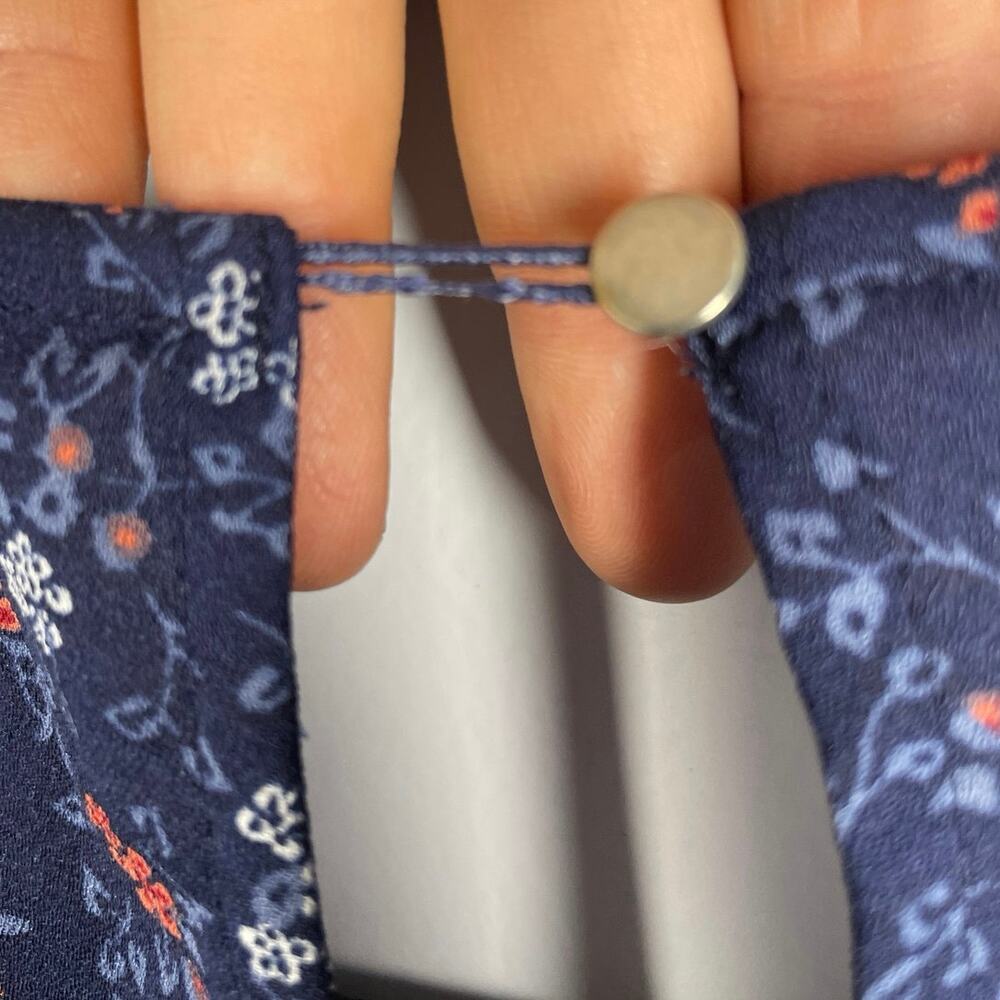 Abercrombie & Fitch, Size Small, Navy & Pink Floral Blouse, Keyhole Back, Flaw - Picture 6 of 8